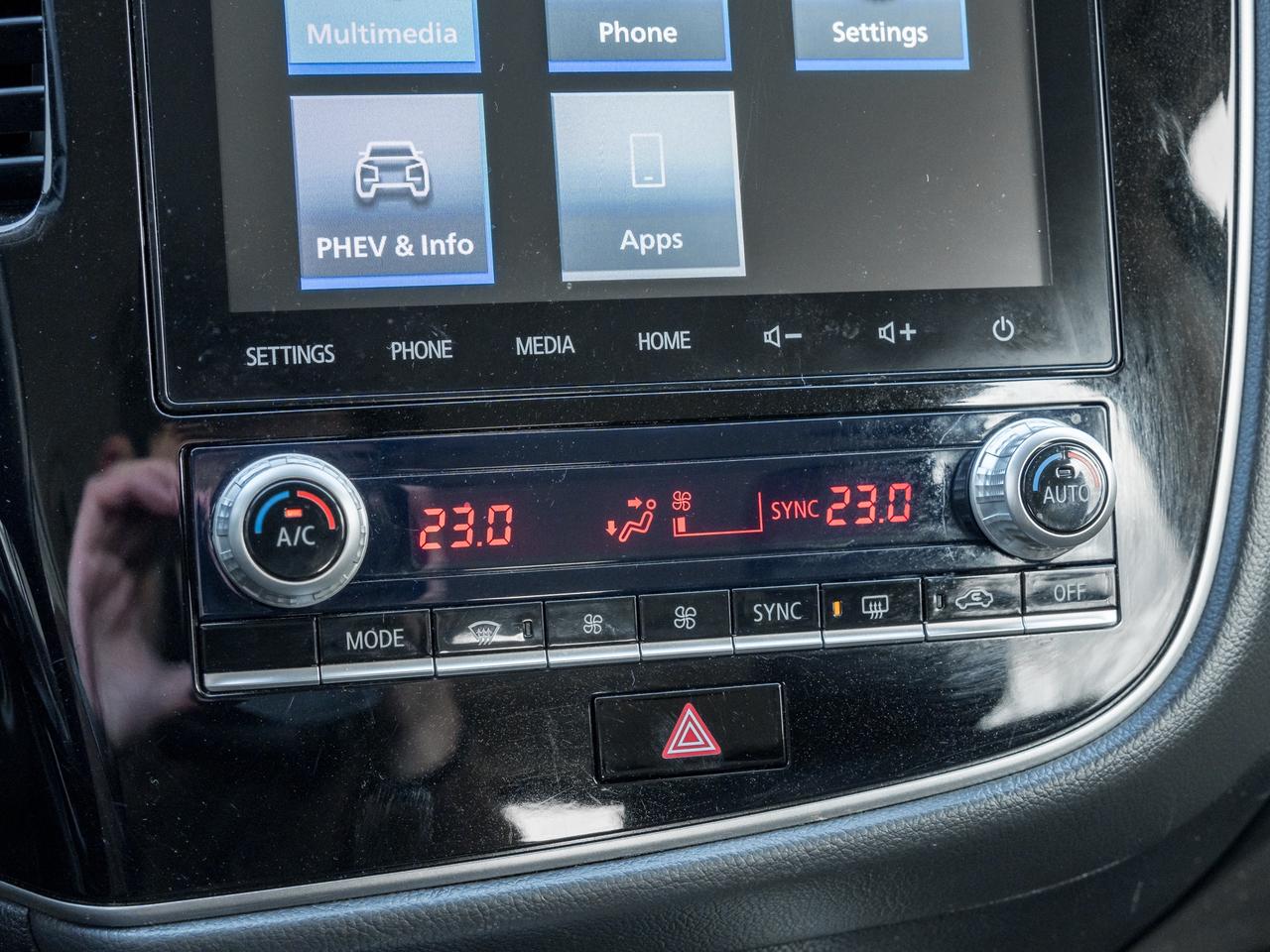 2020 Mitsubishi Outlander PHEV SE S-AWC  SAEFTY CERTIFIED FINANCE AS LOW AS 6.49% Photo