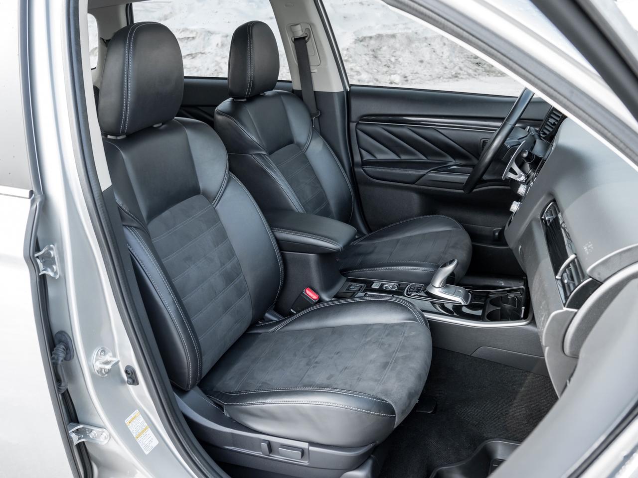 2020 Mitsubishi Outlander PHEV SE S-AWC  SAEFTY CERTIFIED FINANCE AS LOW AS 6.49% Photo