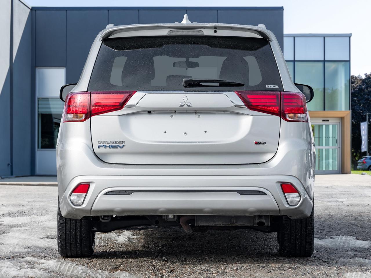 2020 Mitsubishi Outlander PHEV SE S-AWC  SAEFTY CERTIFIED FINANCE AS LOW AS 6.99% Photo