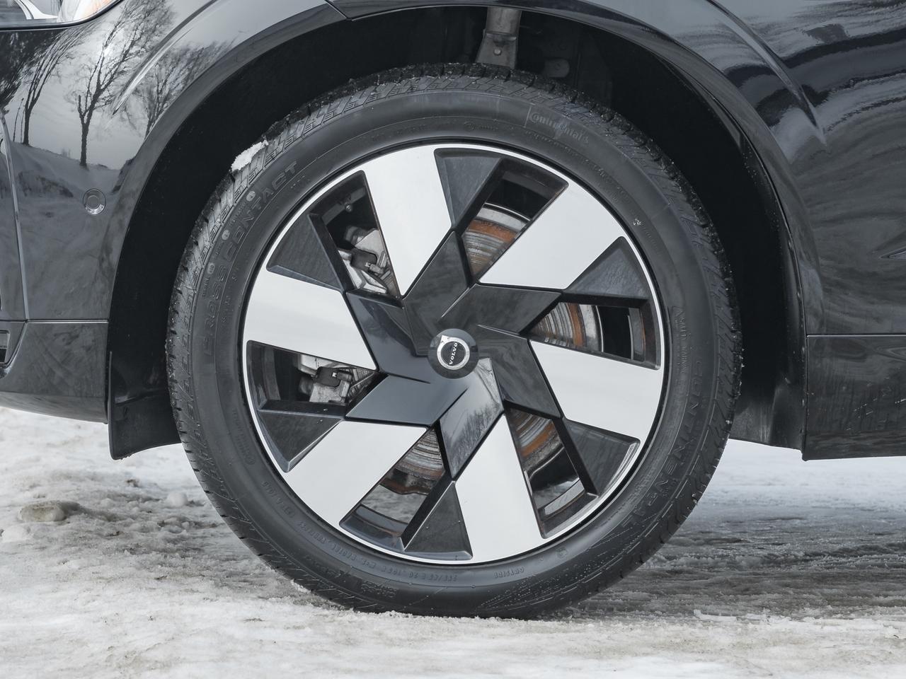 2025 Volvo XC60 Recharge T8 AWD Plus Dark Theme  LOW KM  CPO RATE FR 3.49%* Photo4