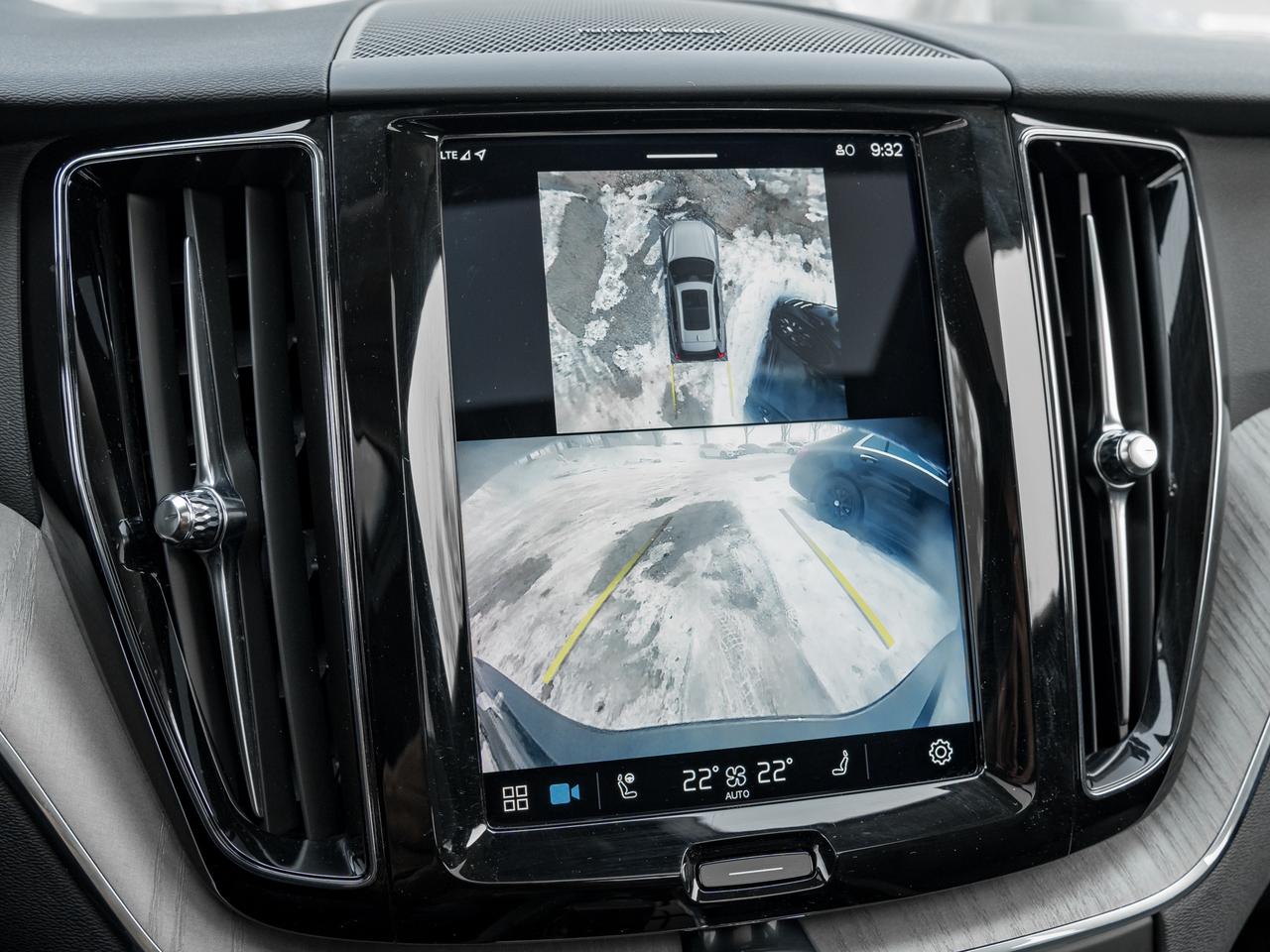2025 Volvo XC60 Recharge T8 AWD Plus Dark Theme  LOW KM  CPO RATE FR 3.49%* Photo