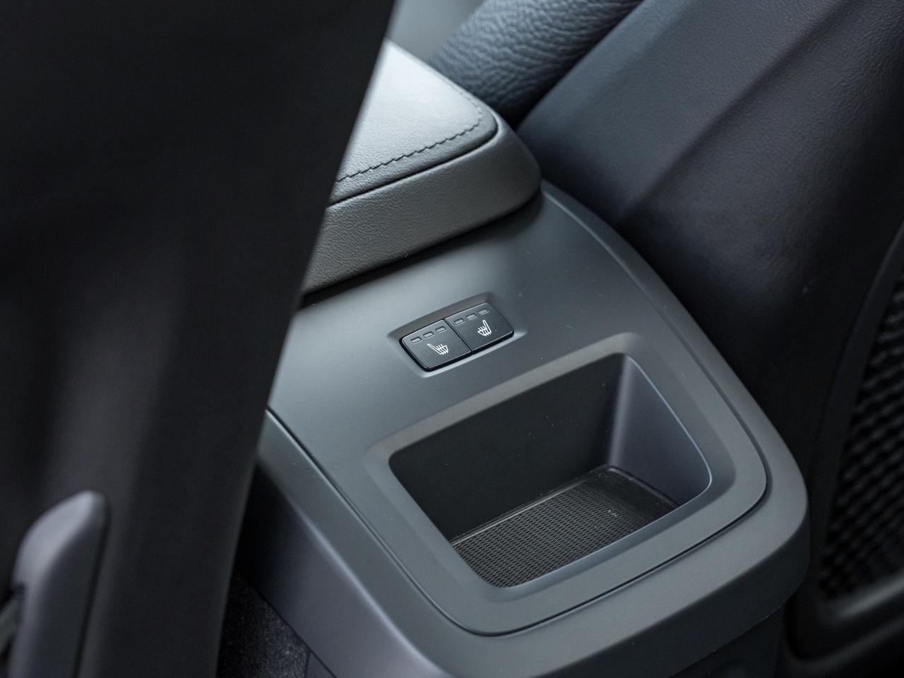 2025 Volvo XC60 Recharge T8 AWD Plus Dark Theme  LOW KM  CPO RATE FR 3.49%* Photo