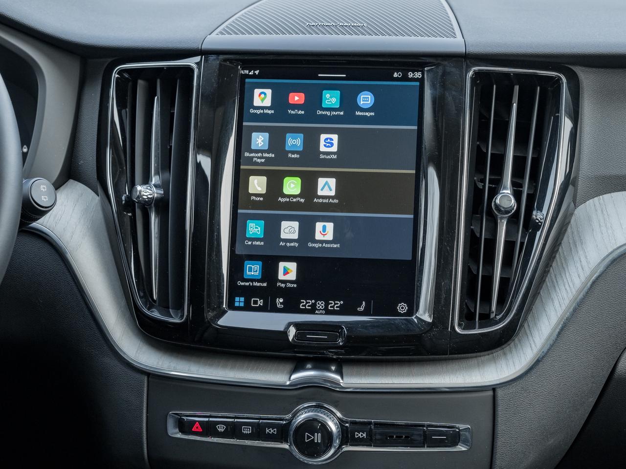2025 Volvo XC60 Recharge T8 AWD Plus Dark Theme  LOW KM  CPO RATE FR 3.49%* Photo