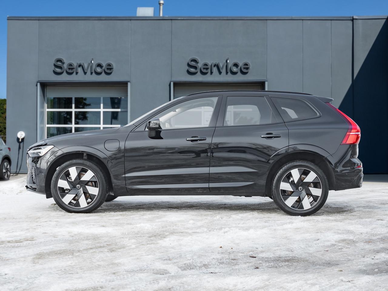 2025 Volvo XC60 Recharge T8 AWD Plus Dark Theme  LOW KM  CPO RATE FR 3.49%* Photo