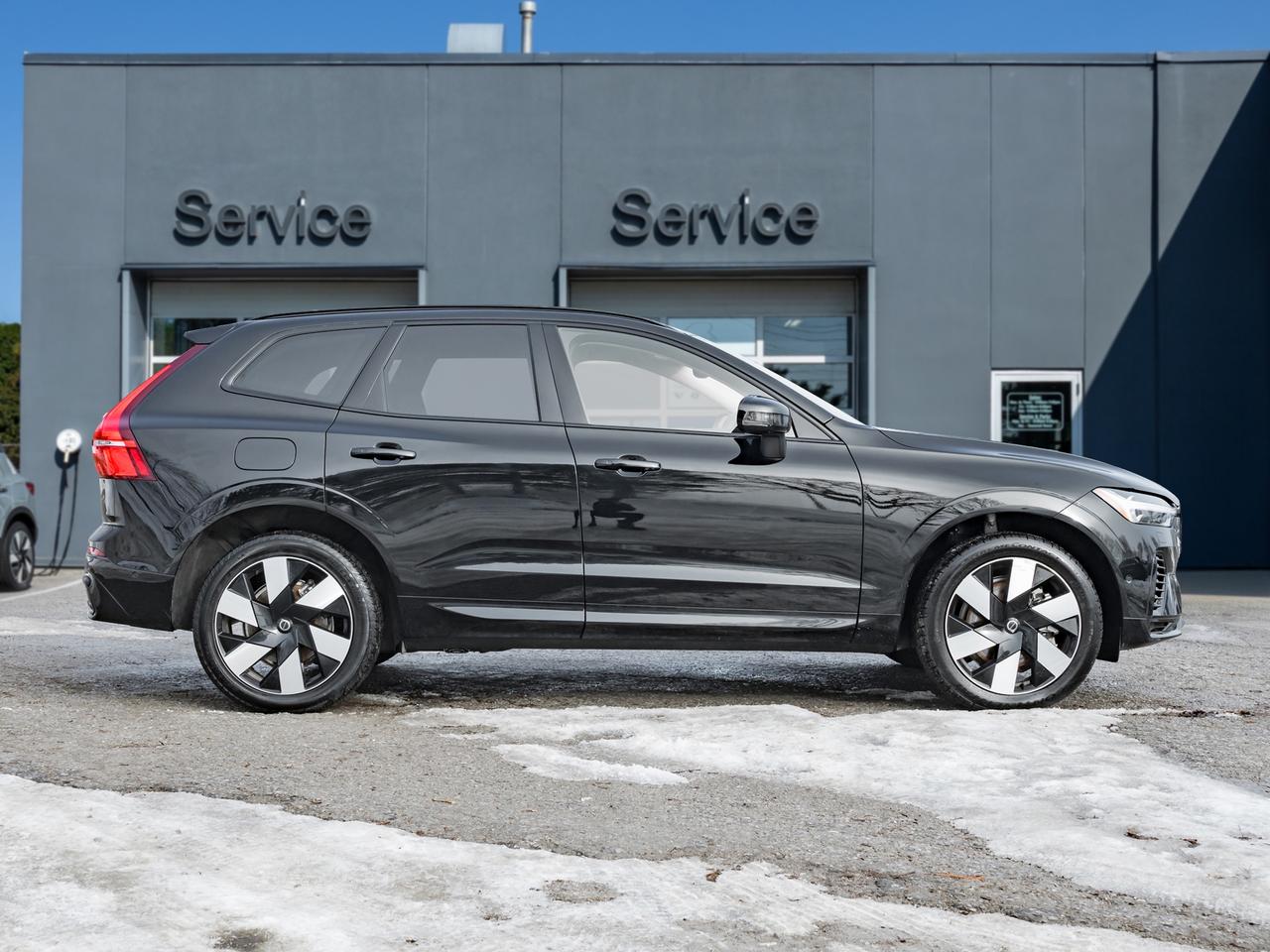 2025 Volvo XC60 Recharge T8 AWD Plus Dark Theme  LOW KM  CPO RATE FR 3.49%* Photo