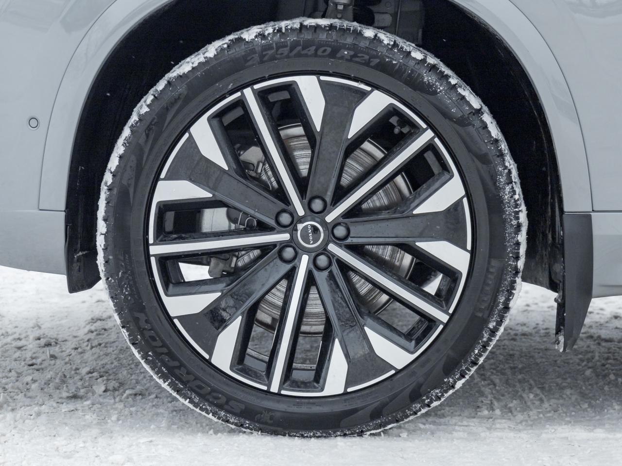 2025 Volvo XC90 2025.5 B6 AWD PLUS 7-Seater  ULTRA LOW MILEAGE Photo