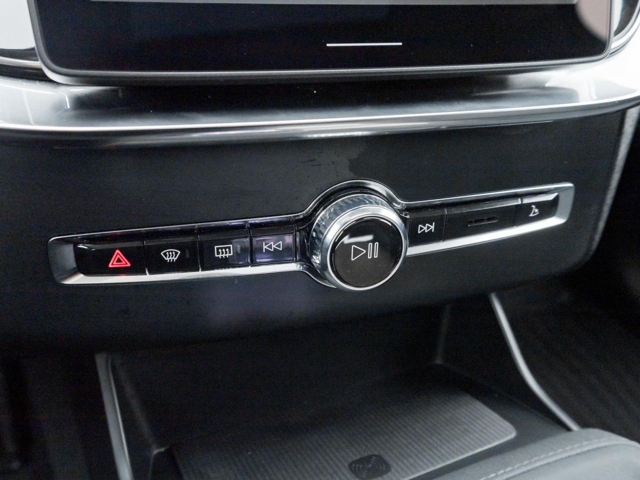 2025 Volvo XC90 2025.5 B6 AWD PLUS 7-Seater  ULTRA LOW MILEAGE Photo