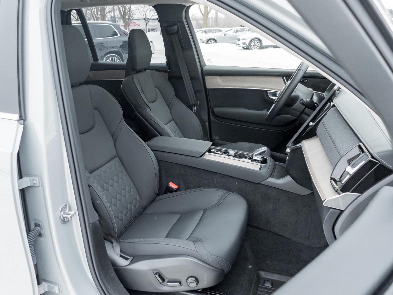 2025 Volvo XC90 2025.5 B6 AWD PLUS 7-Seater  ULTRA LOW MILEAGE Photo