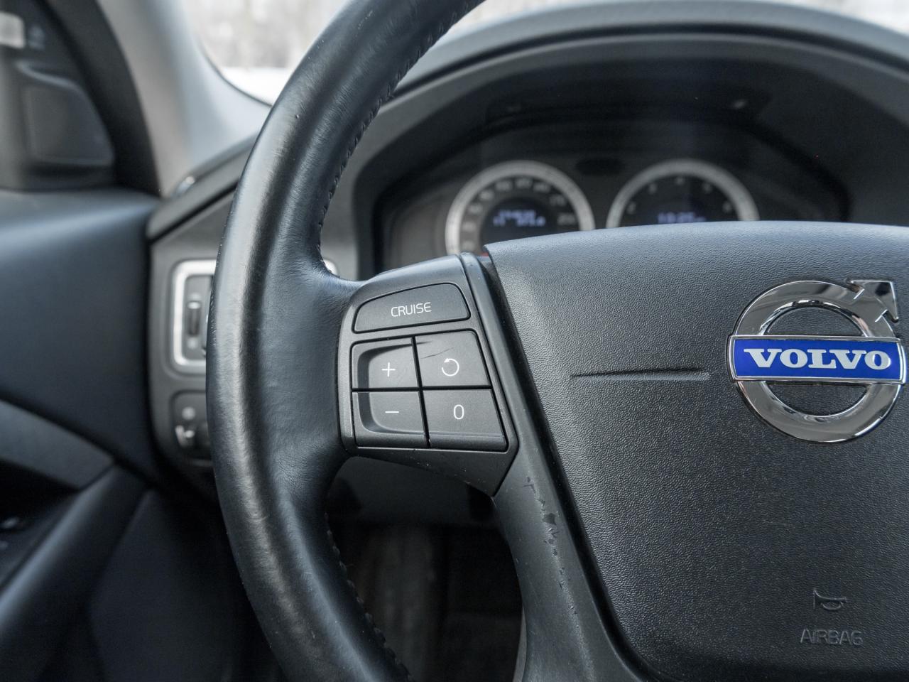 2010 Volvo XC70 5dr Wgn 3.2L  NO REPORTED ACCIDENTS  AS IS  TRADE Photo