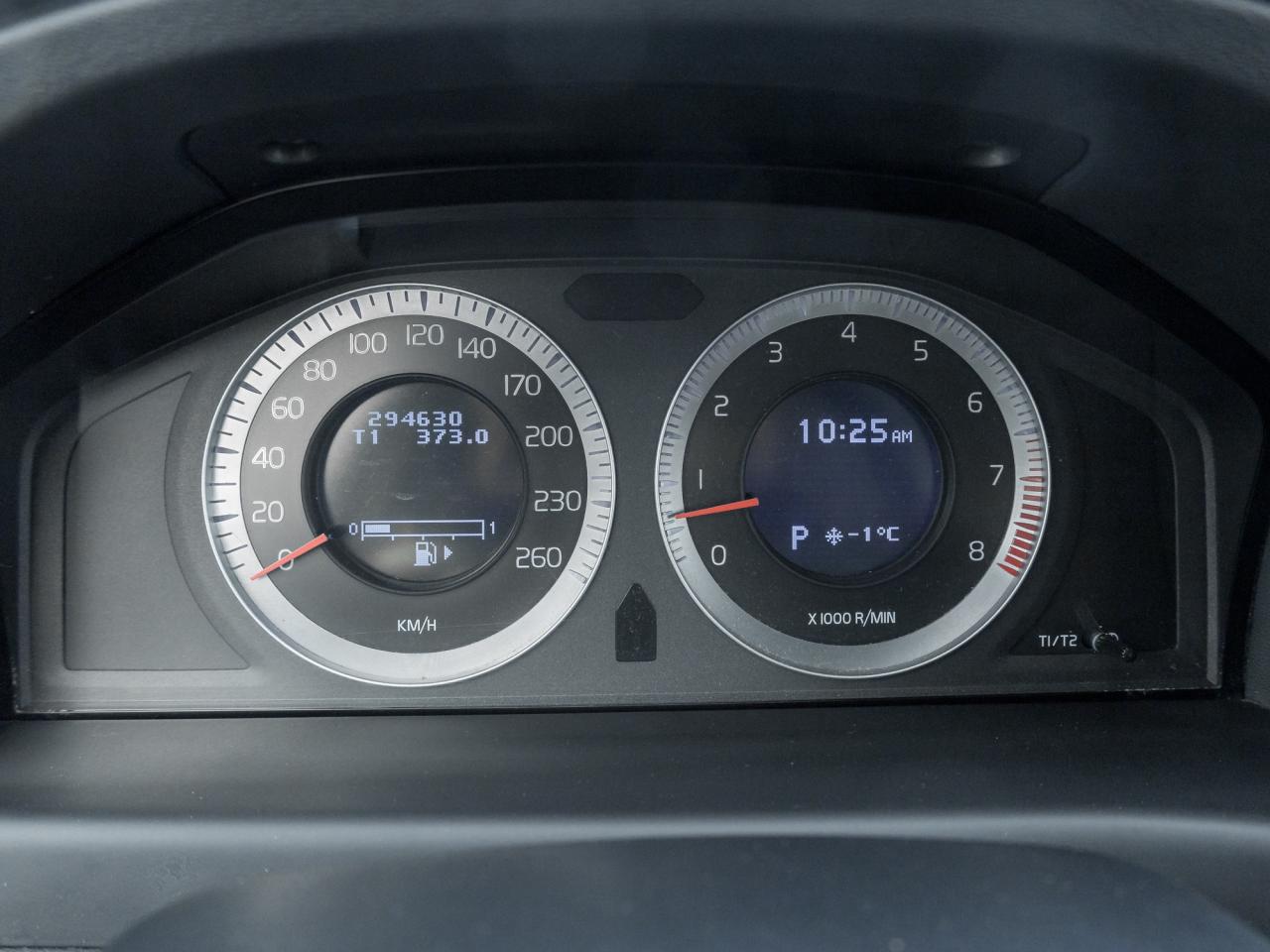 2010 Volvo XC70 5dr Wgn 3.2L  NO REPORTED ACCIDENTS  AS IS  TRADE Photo