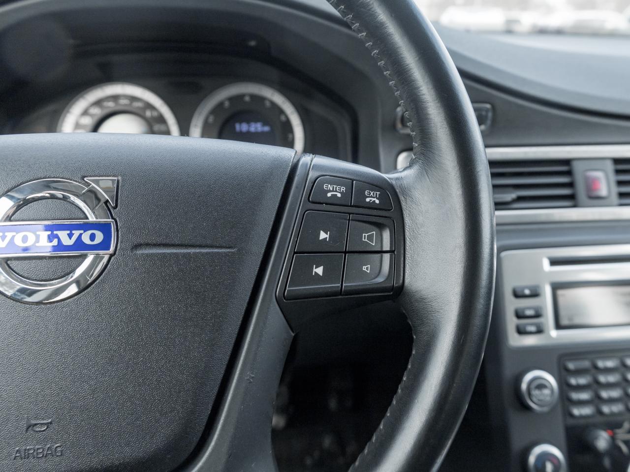 2010 Volvo XC70 5dr Wgn 3.2L  NO REPORTED ACCIDENTS  AS IS  TRADE Photo