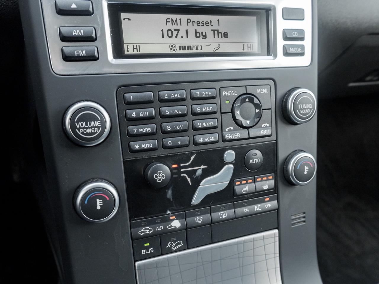 2010 Volvo XC70 5dr Wgn 3.2L  NO REPORTED ACCIDENTS  AS IS  TRADE Photo