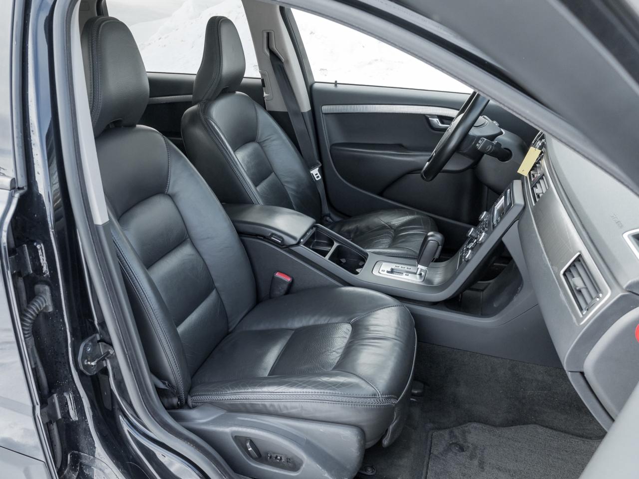 2010 Volvo XC70 5dr Wgn 3.2L  NO REPORTED ACCIDENTS  AS IS  TRADE Photo