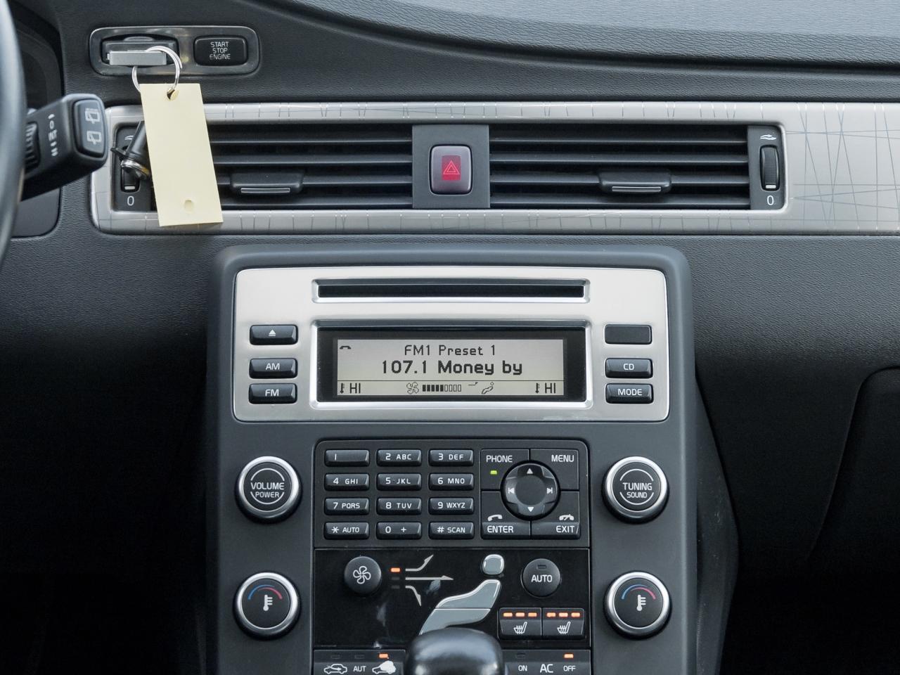 2010 Volvo XC70 5dr Wgn 3.2L  NO REPORTED ACCIDENTS  AS IS  TRADE Photo