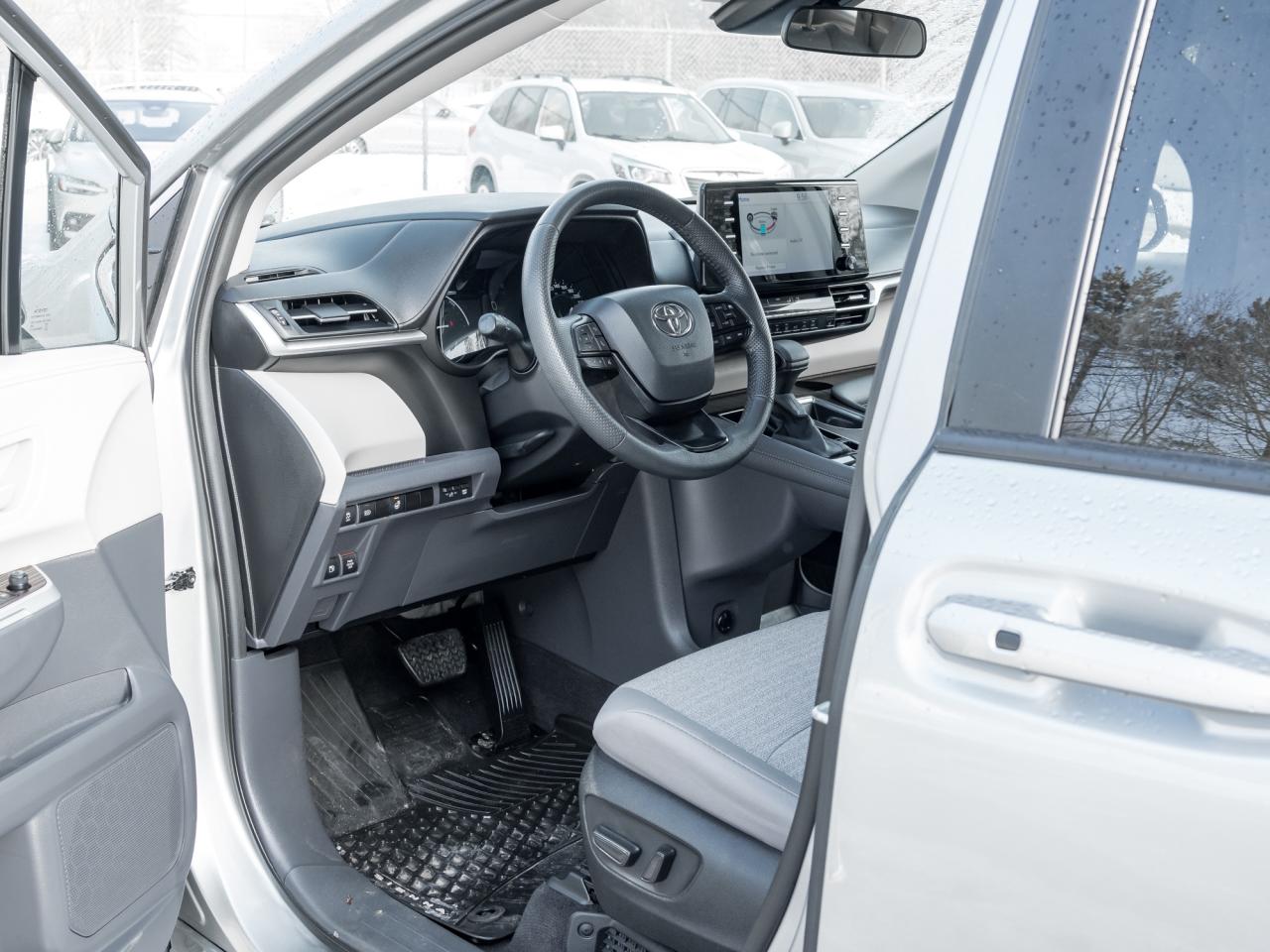 2024 Toyota Sienna LE 8-Passenger FWD  LOW KM FINANCE AS LOW AS 6.29% Photo