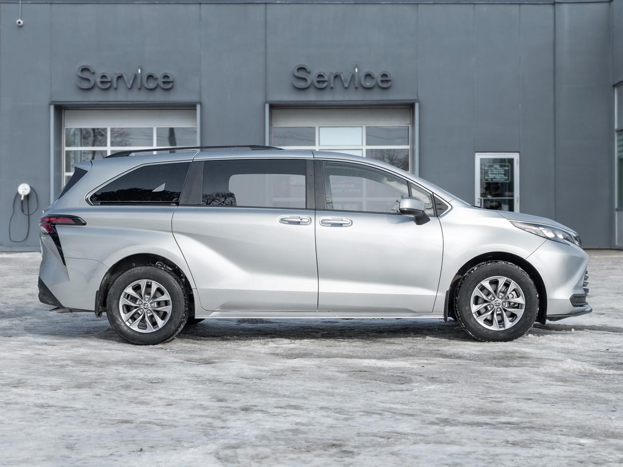 2024 Toyota Sienna LE 8-Passenger FWD  LOW KM FINANCE AS LOW AS 6.49% Photo