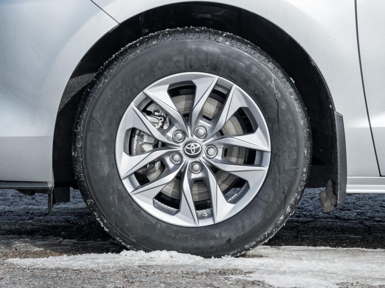 2024 Toyota Sienna LE 8-Passenger FWD  LOW KM FINANCE AS LOW AS 6.49% Photo3