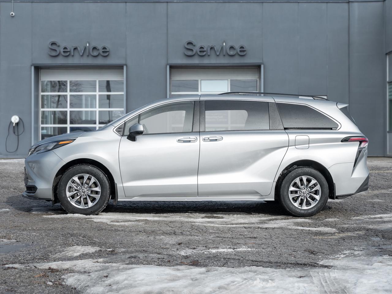 2024 Toyota Sienna LE 8-Passenger FWD  LOW KM FINANCE AS LOW AS 6.49% Photo