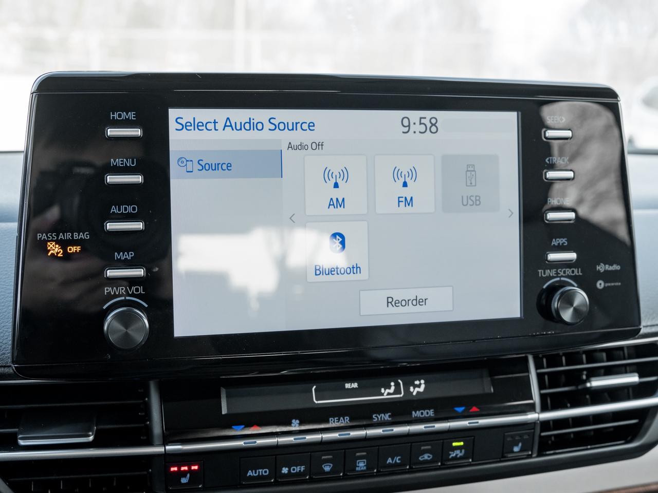 2024 Toyota Sienna LE 8-Passenger FWD  LOW KM FINANCE AS LOW AS 6.49% Photo
