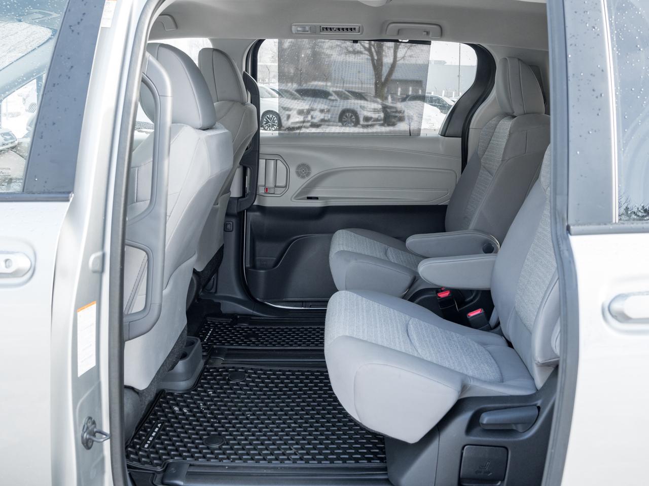 2024 Toyota Sienna LE 8-Passenger FWD  LOW KM FINANCE AS LOW AS 6.49% Photo