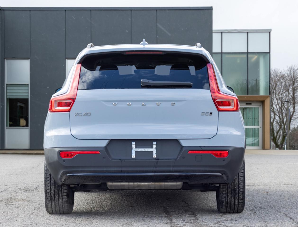 2025 Volvo XC40 B5 AWD Plus Dark Theme CLOUD BLUE VOLVO CPO Photo