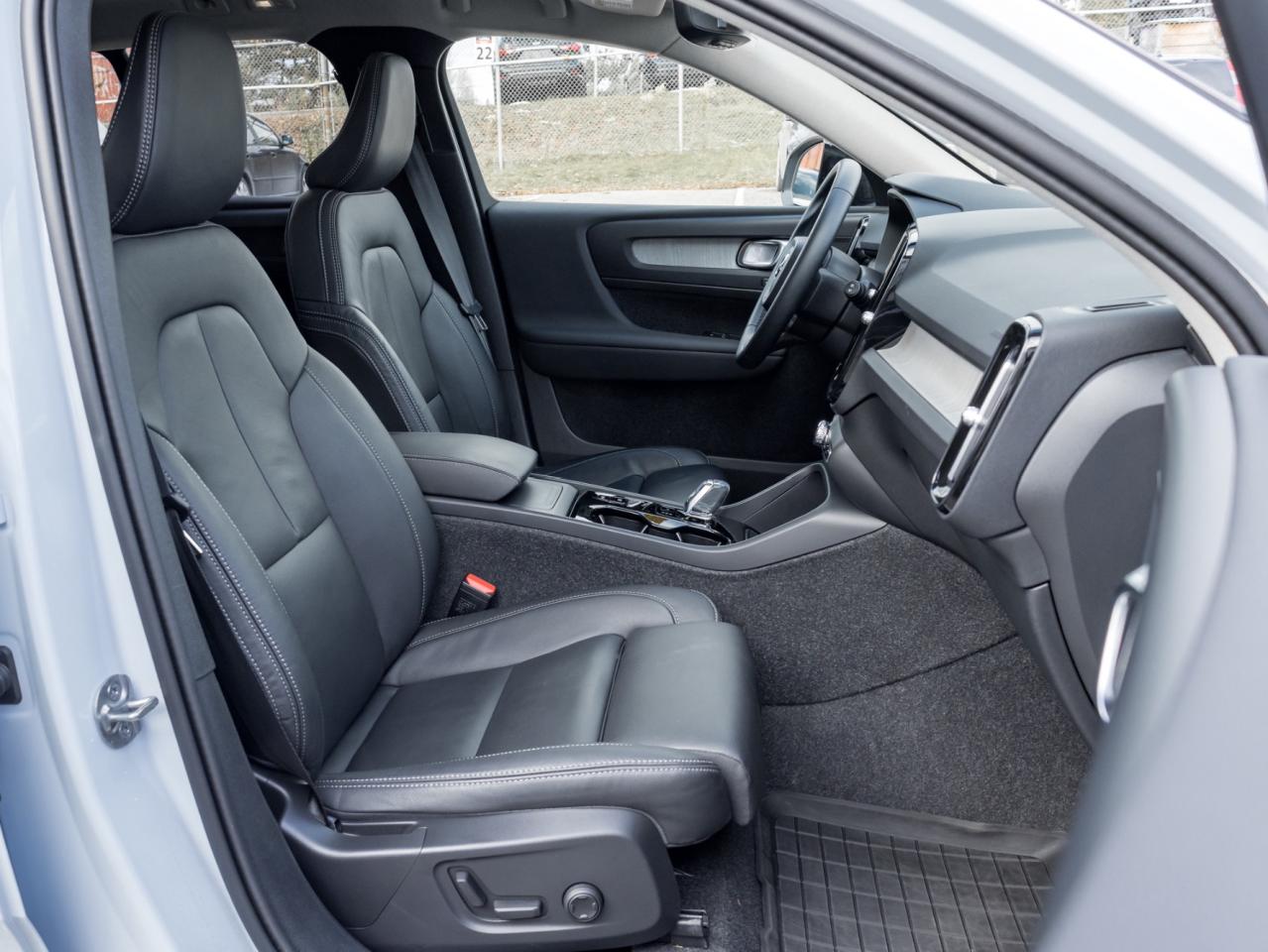 2025 Volvo XC40 B5 AWD Plus Dark Theme CLOUD BLUE VOLVO CPO Photo