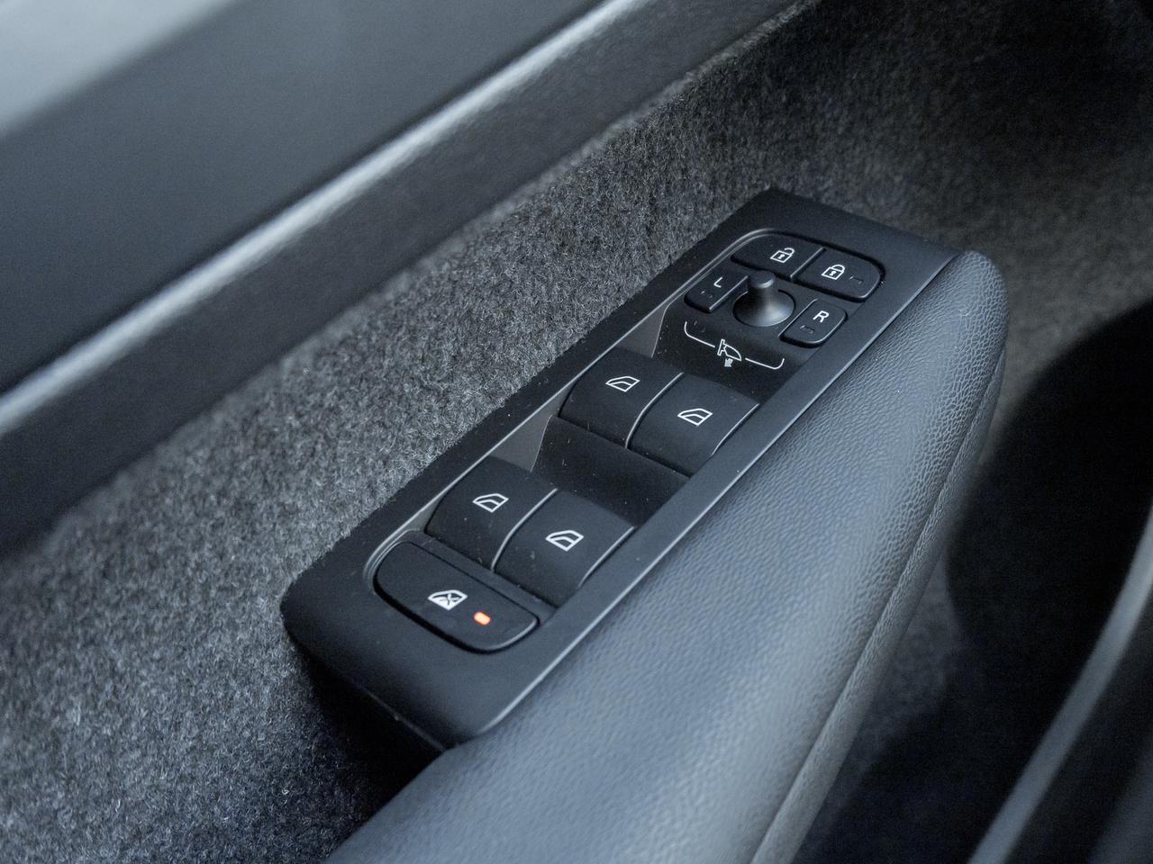 2025 Volvo XC40 B5 AWD Plus Dark Theme CLOUD BLUE VOLVO CPO Photo