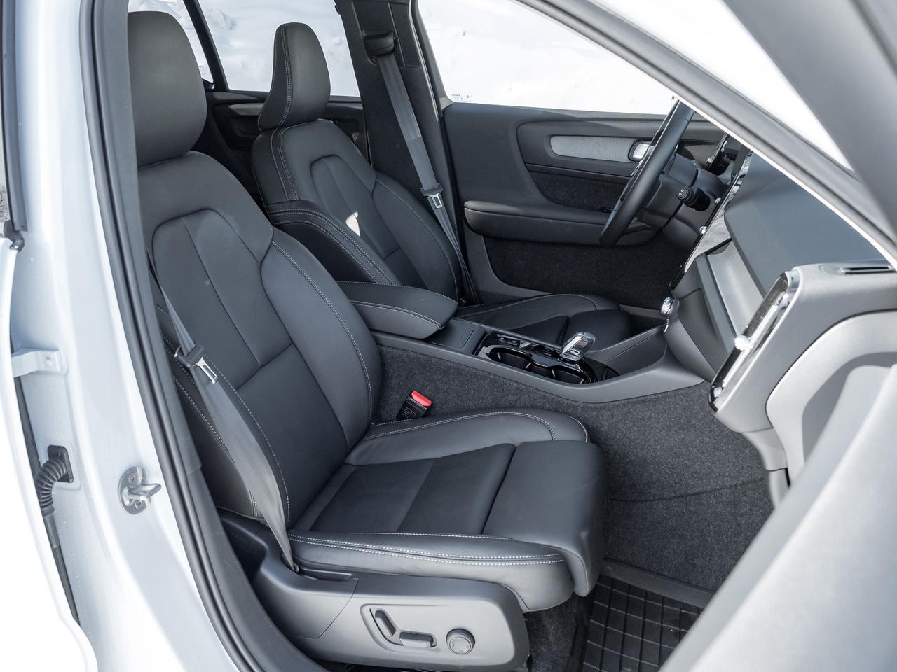 2025 Volvo XC40 B5 AWD Plus Dark Theme CLOUD BLUE VOLVO CPO Photo