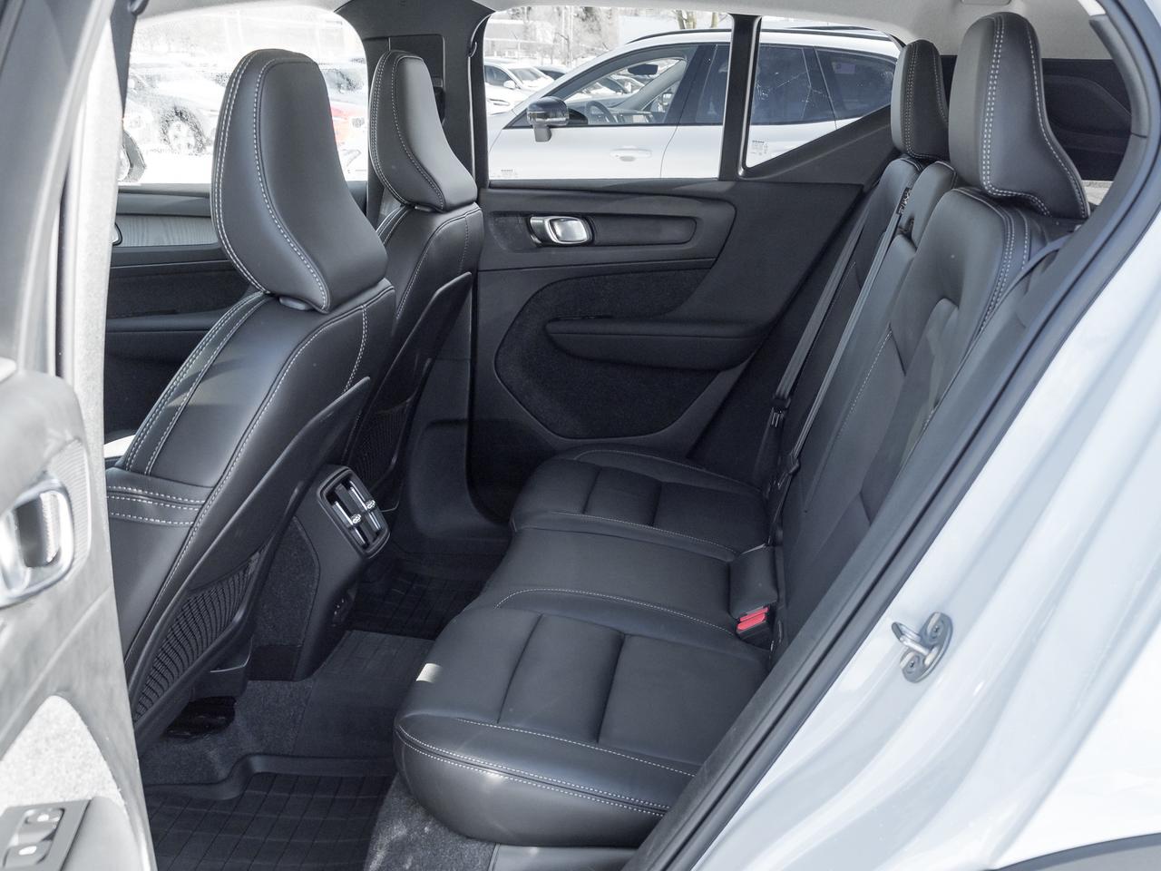 2025 Volvo XC40 B5 AWD Plus Dark Theme CLOUD BLUE VOLVO CPO Photo