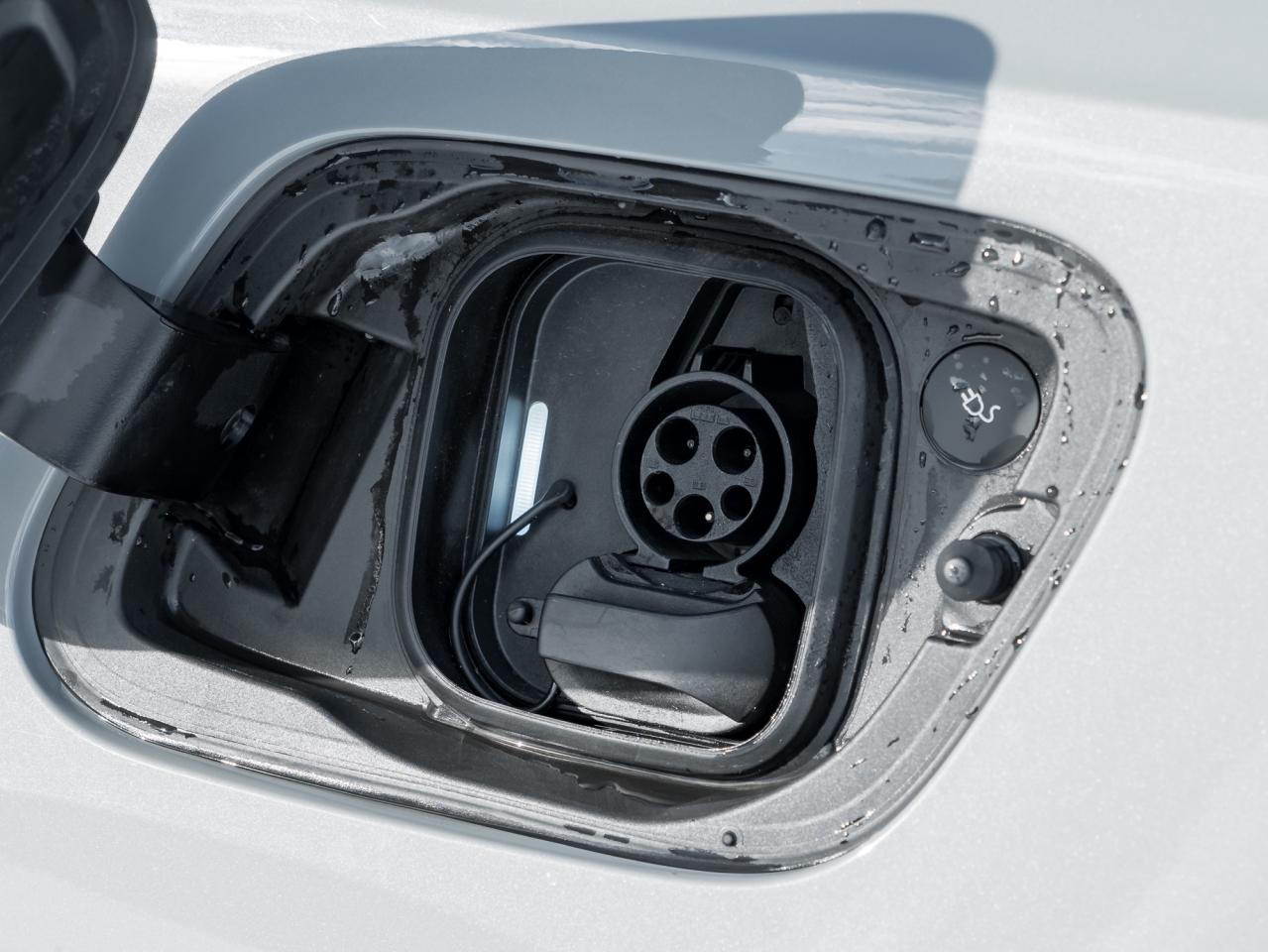 2024 Volvo XC40 Recharge Pure Electric Twin eAWD Core  CPO FINANCE RATE 3.49%*-4%* Photo