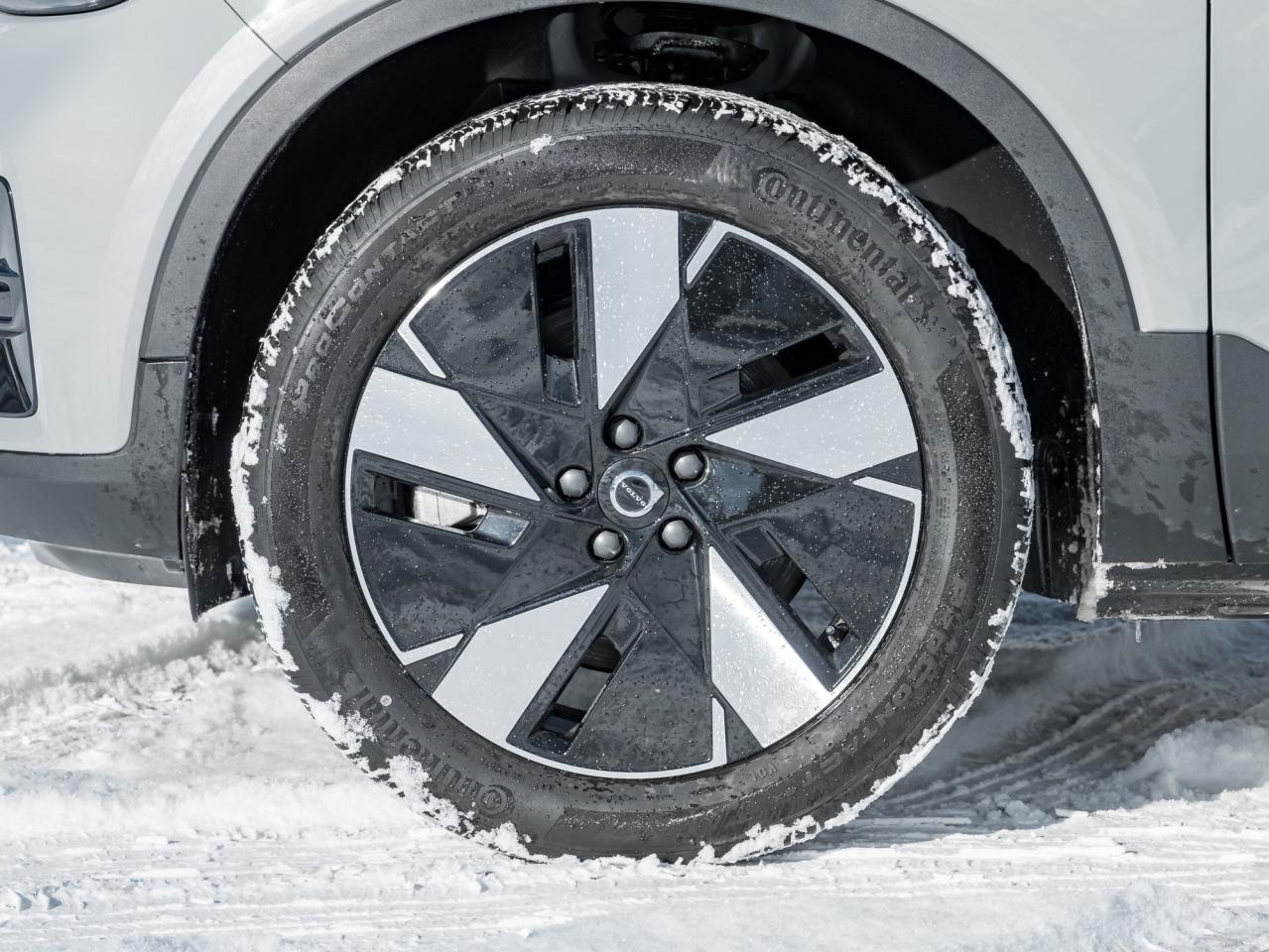 2024 Volvo XC40 Recharge Pure Electric Twin eAWD Core  CPO FINANCE RATE 3.49%*-4%* Photo