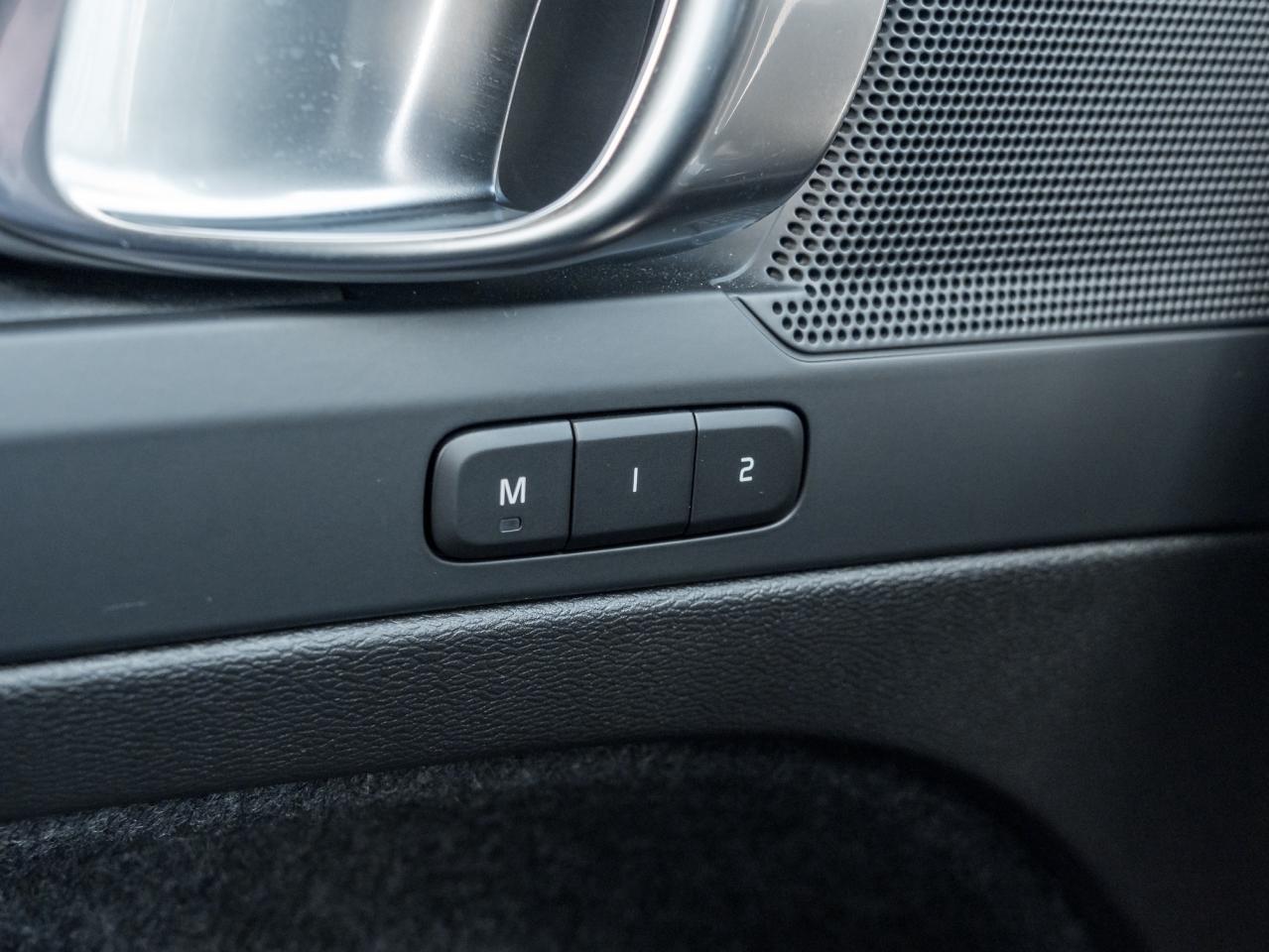 2024 Volvo XC40 Recharge Pure Electric Twin eAWD Core  CPO FINANCE RATE 3.49%*-4%* Photo