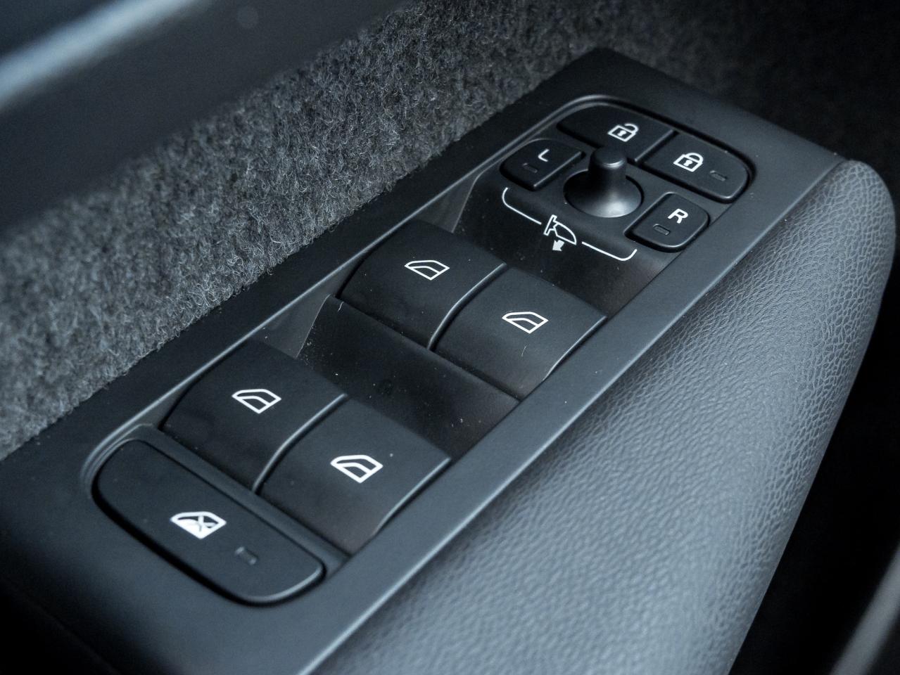 2024 Volvo XC40 Recharge Pure Electric Twin eAWD Core  CPO FINANCE RATE 3.49%*-4%* Photo