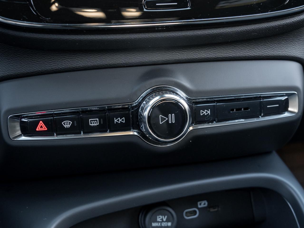 2024 Volvo XC40 Recharge Pure Electric Twin eAWD Core  CPO FINANCE RATE 3.49%*-4%* Photo