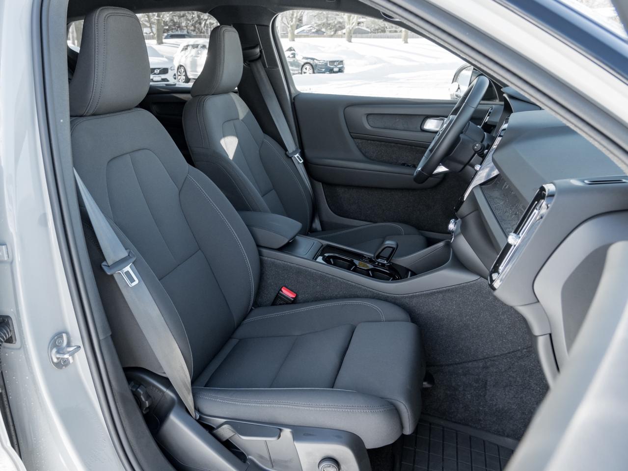 2024 Volvo XC40 Recharge Pure Electric Twin eAWD Core  CPO FINANCE RATE 3.49%*-4%* Photo