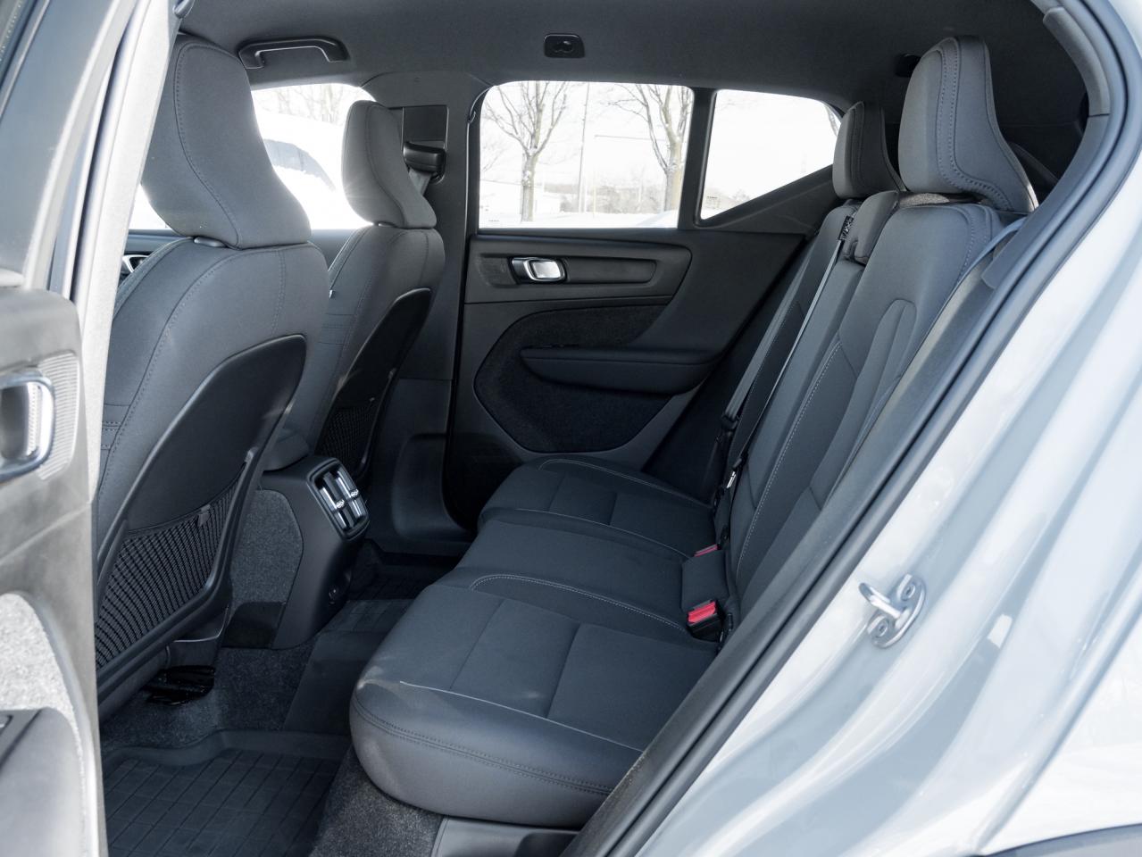 2024 Volvo XC40 Recharge Pure Electric Twin eAWD Core  CPO FINANCE RATE 3.49%*-4%* Photo