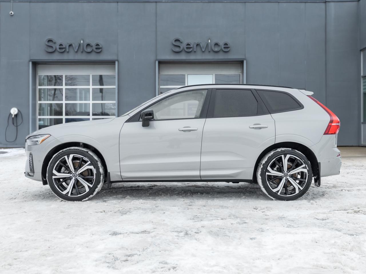2022 Volvo XC60 B6 AWD R-Design  BOWER & WILKINS  21" ALLOY WHEEL Photo2