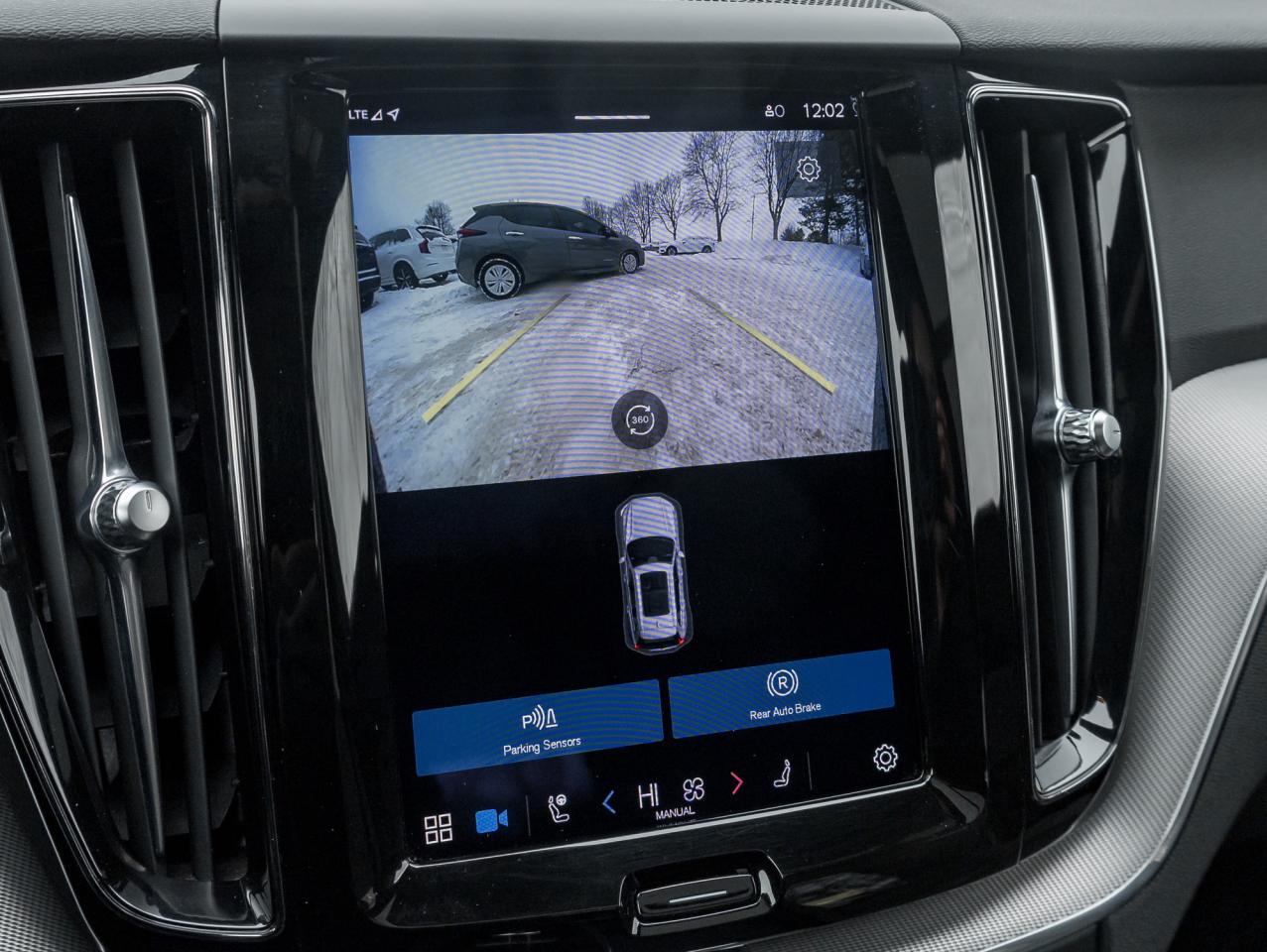 2022 Volvo XC60 B6 AWD R-Design  BOWER & WILKINS  21" ALLOY WHEEL Photo