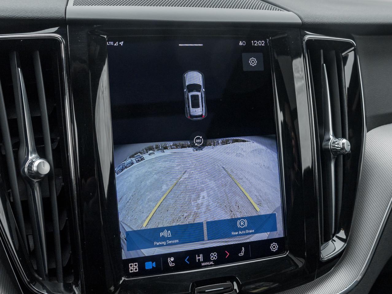 2022 Volvo XC60 B6 AWD R-Design  BOWER & WILKINS  21" ALLOY WHEEL Photo