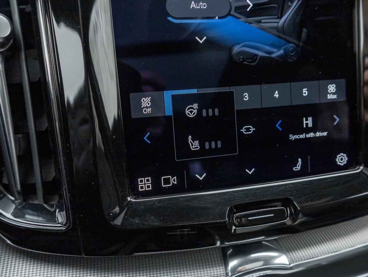 2022 Volvo XC60 B6 AWD R-Design  BOWER & WILKINS  21" ALLOY WHEEL Photo