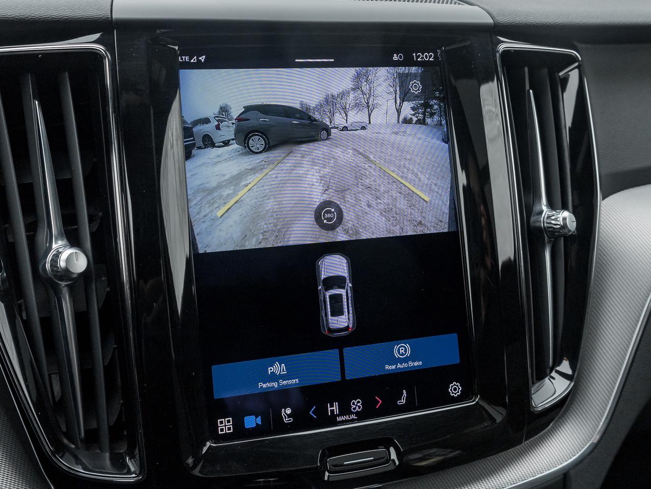 2022 Volvo XC60 B6 AWD R-Design  BOWER & WILKINS  21" ALLOY WHEEL Photo