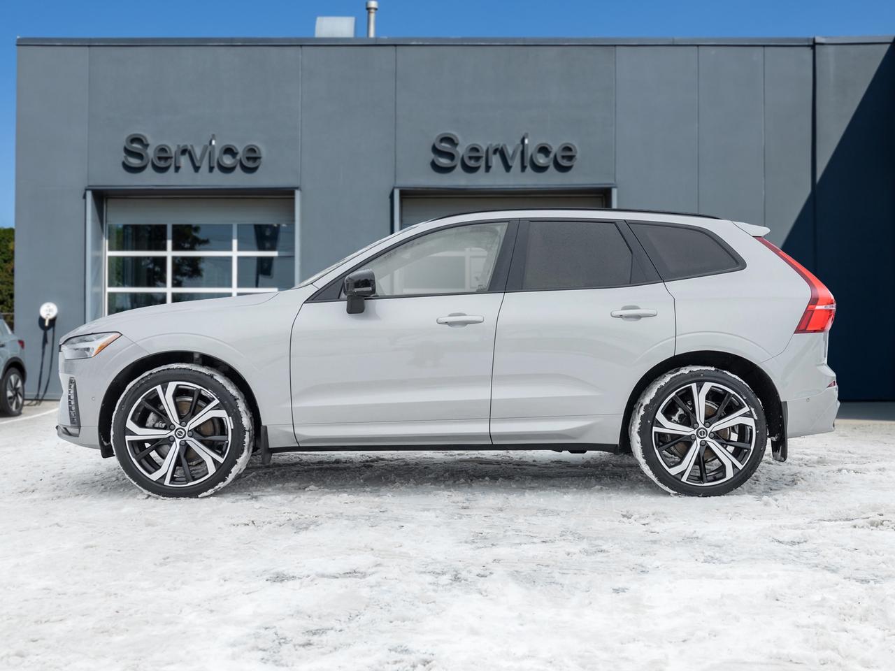 2022 Volvo XC60 B6 AWD R-Design  BOWER & WILKINS  21" ALLOY WHEEL Photo