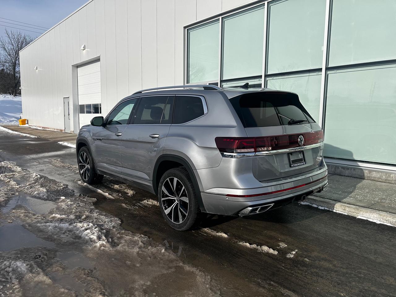 2024 Volkswagen Atlas 2.0 TSI Execline 4dr All-Wheel Drive 4MOTION Photo2