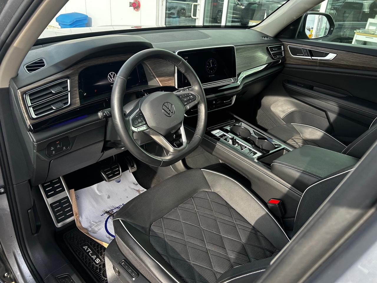 2024 Volkswagen Atlas 2.0 TSI Execline 4dr All-Wheel Drive 4MOTION Photo