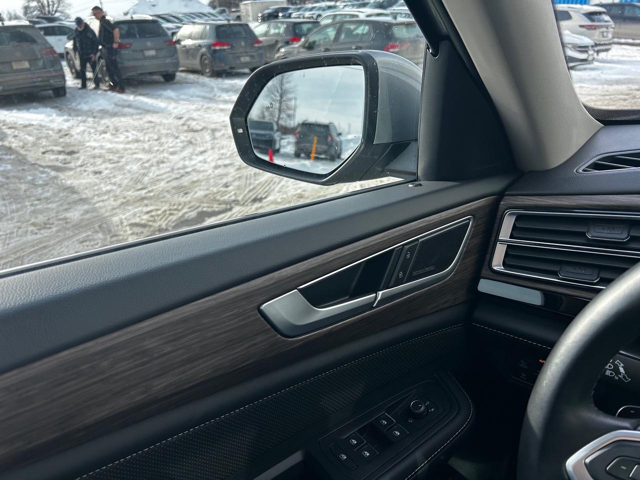 2024 Volkswagen Atlas 2.0 TSI Execline 4dr All-Wheel Drive 4MOTION Photo