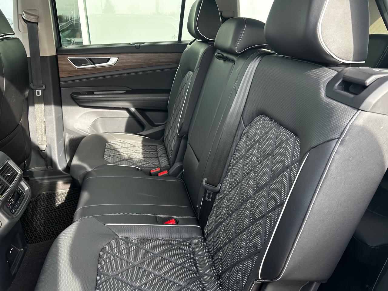 2024 Volkswagen Atlas 2.0 TSI Execline 4dr All-Wheel Drive 4MOTION Photo