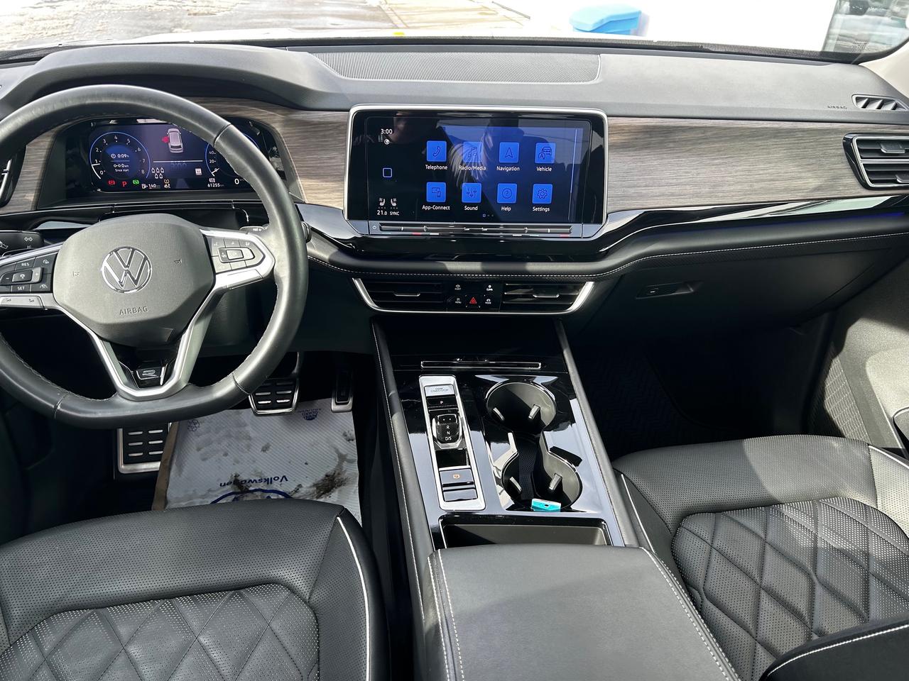 2024 Volkswagen Atlas 2.0 TSI Execline 4dr All-Wheel Drive 4MOTION Photo