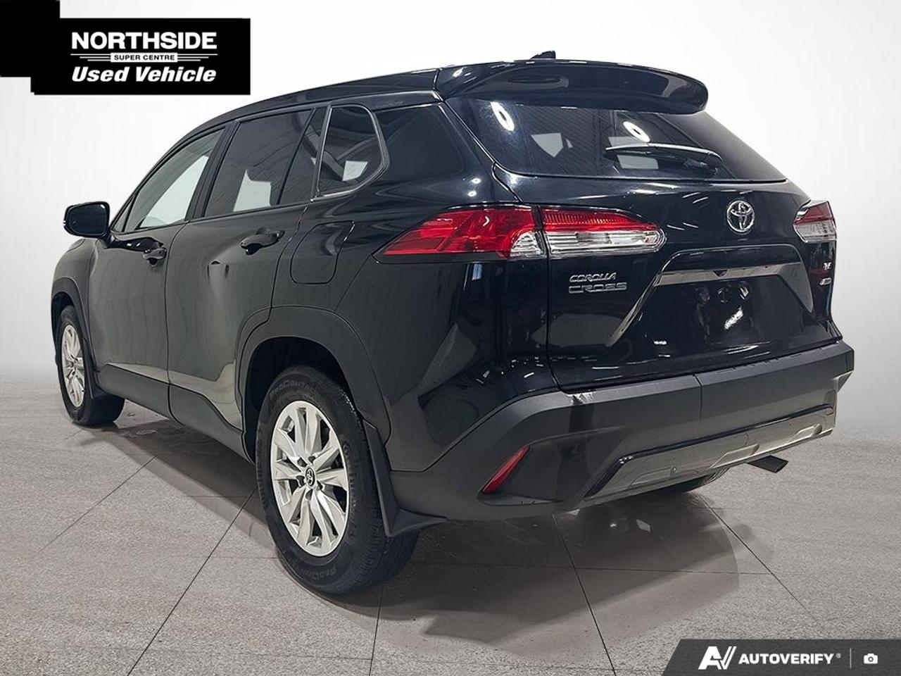 2023 Toyota Corolla Cross LE 4dr All-Wheel Drive Photo4