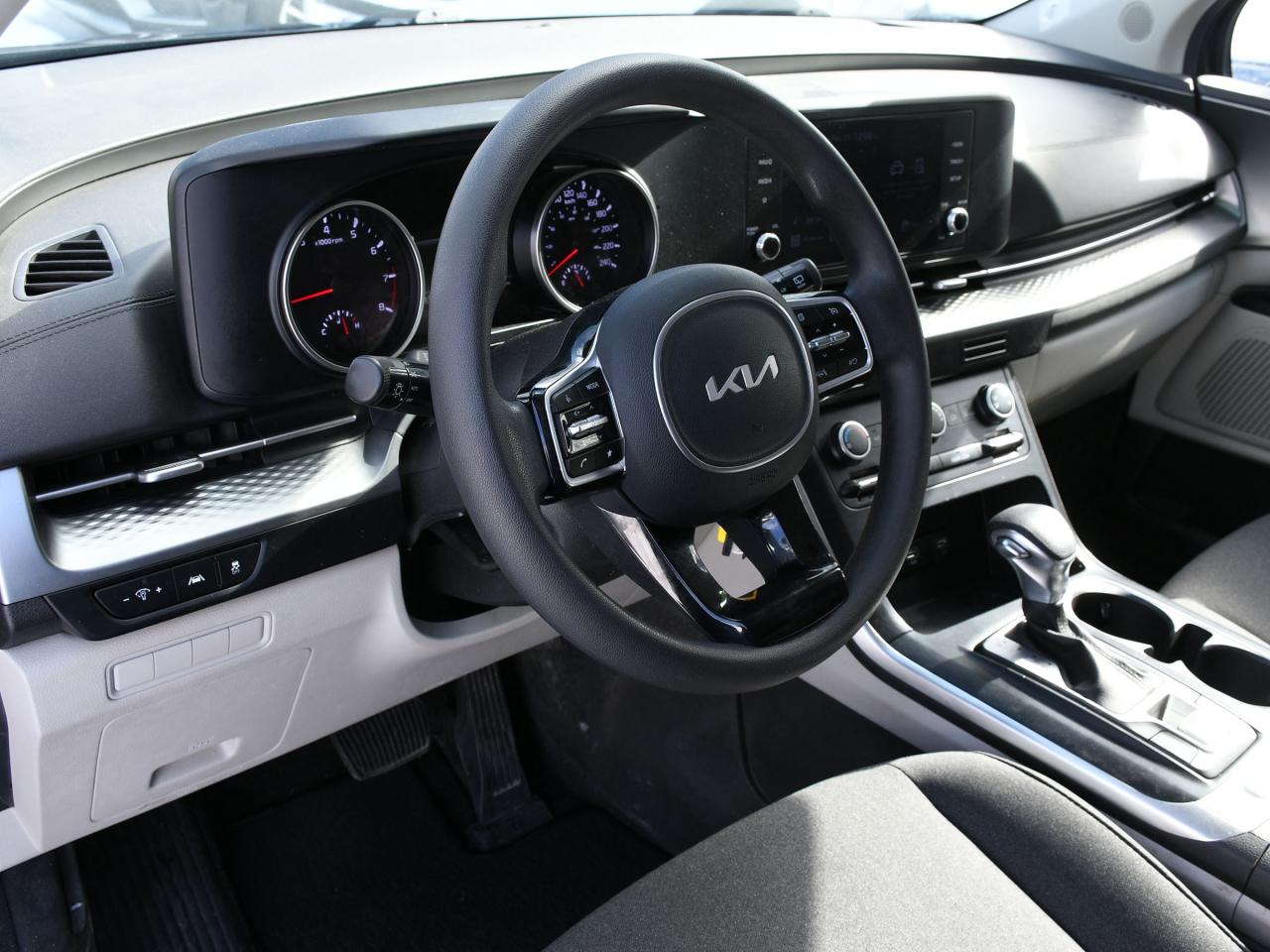 2023 Kia Carnival LX Photo