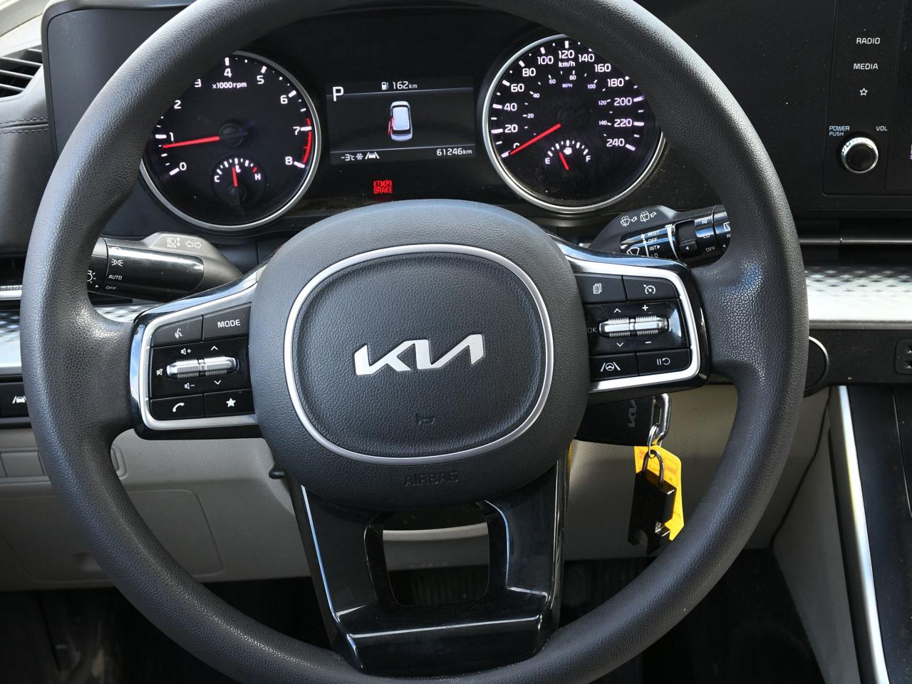 2023 Kia Carnival LX Photo